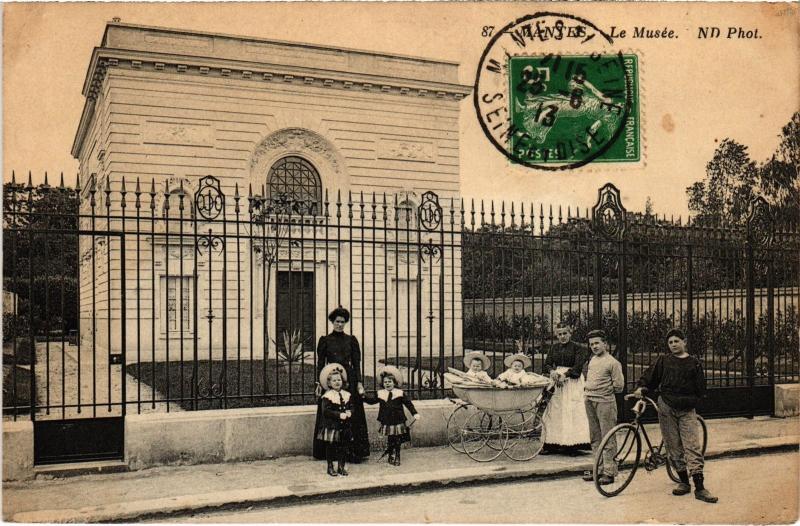 Carte postale ancienne Mantes Le Musee France