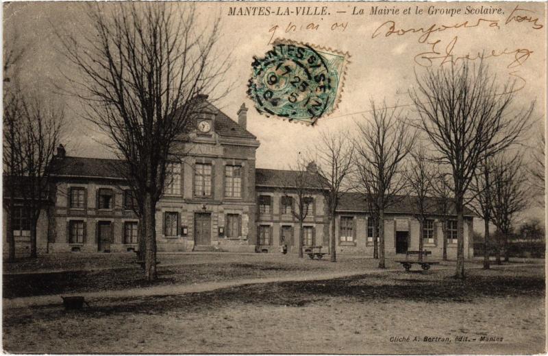 Carte postale ancienne Mantes la Ville La Mairie et le Groupe Scolaire France à Mantes-la-Ville