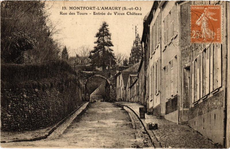 Carte postale ancienne Montfort l'Amaury Rue des Tours, entree du Vieux Chateau France à Montfort-l'Amaury