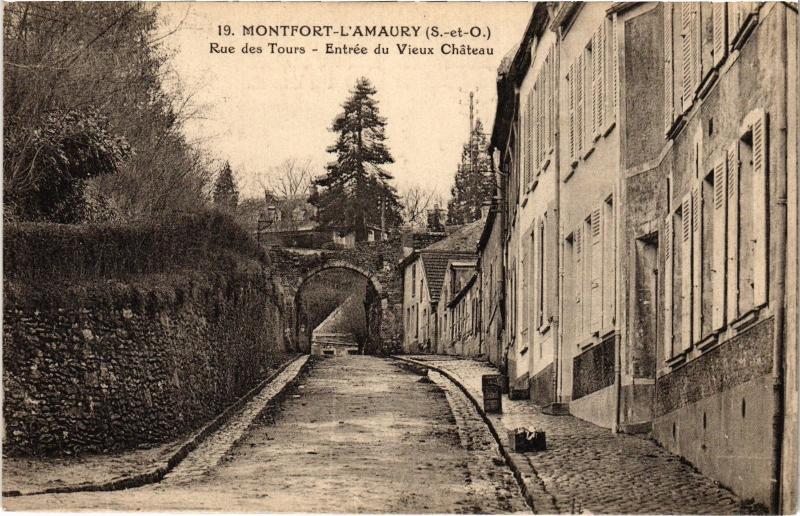 Carte postale ancienne Montfort l'Amaury Rue des Tours, entree du Vieux Chateau France à Montfort-l'Amaury