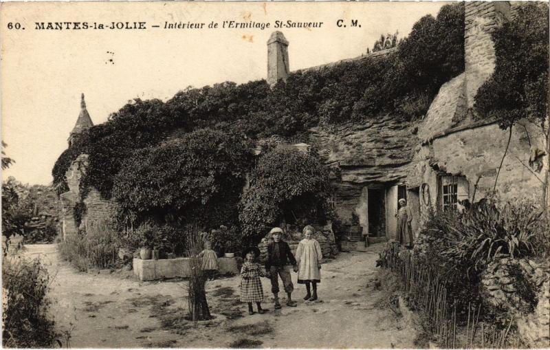 Carte postale ancienne Mantes la Jolie Interieur de l'Ermitage Saint-Sauveur France à Mantes-la-Jolie