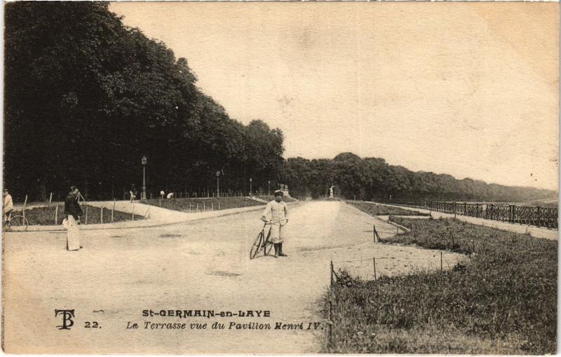 Carte postale ancienne Saint-Germain en Laye La Terrasse vue du Pavillon Henri Iv France à Saint-Germain-en-Laye