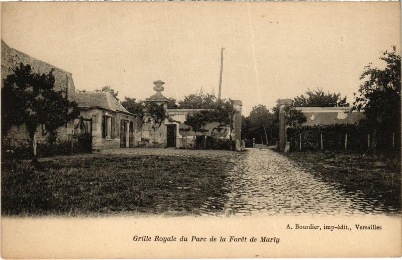 Carte postale ancienne Marly le Roi Grille Royale du Parc de la Foret France à Marly-le-Roi