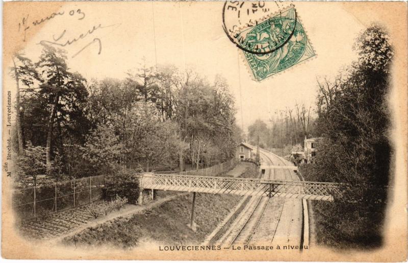 Carte postale ancienne Louveciennes Le Passage a niveau France à Louveciennes