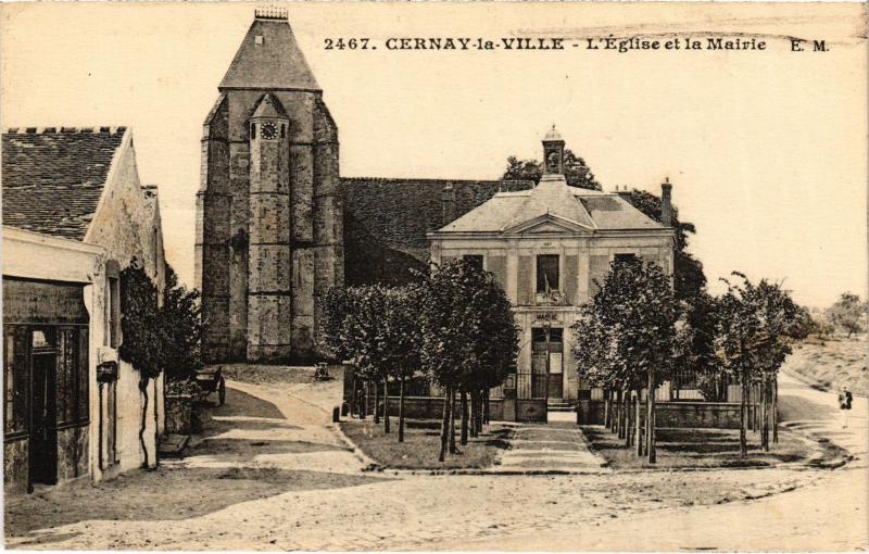 Carte postale ancienne Cernay la Ville L'Eglise et la Mairie France à Cernay-la-Ville