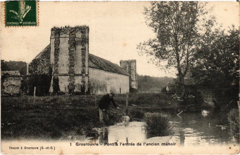 Carte postale ancienne Grosrouvre Pont a l'entree de l'ancien manoir France à Grosrouvre