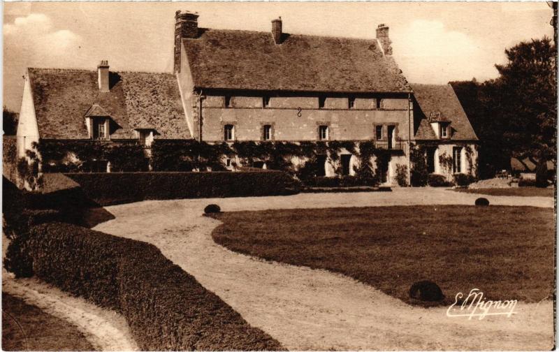 Carte postale ancienne Grosrouvre Vue de la Cour France à Grosrouvre