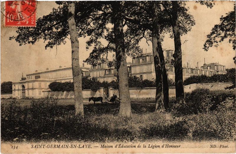 Carte postale ancienne Saint-Germain en Laye Maison d'Education la Legion d'Honneur France à Saint-Germain-en-Laye
