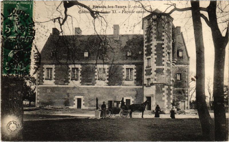 Carte postale ancienne Plessis lez Tours Chateau de Louis XI, facade ouest France à Tours