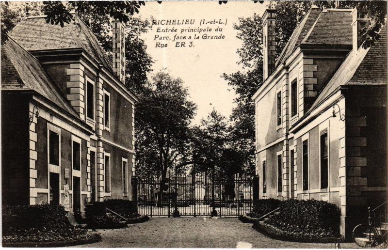 Carte postale ancienne Richelieu Entree principale du Parc France à Richelieu