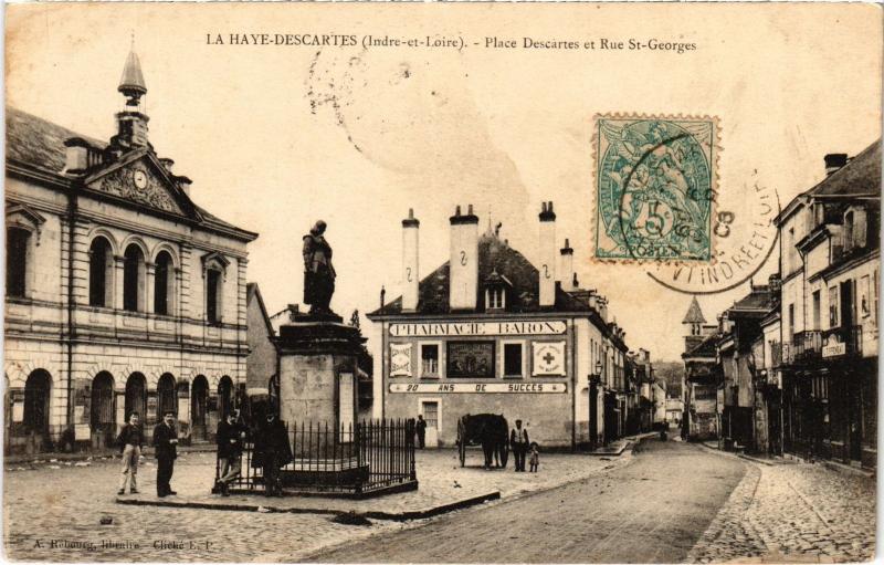 Carte postale ancienne La Haye Descartes Place Decartes et Rue Saint-Georges France à Descartes
