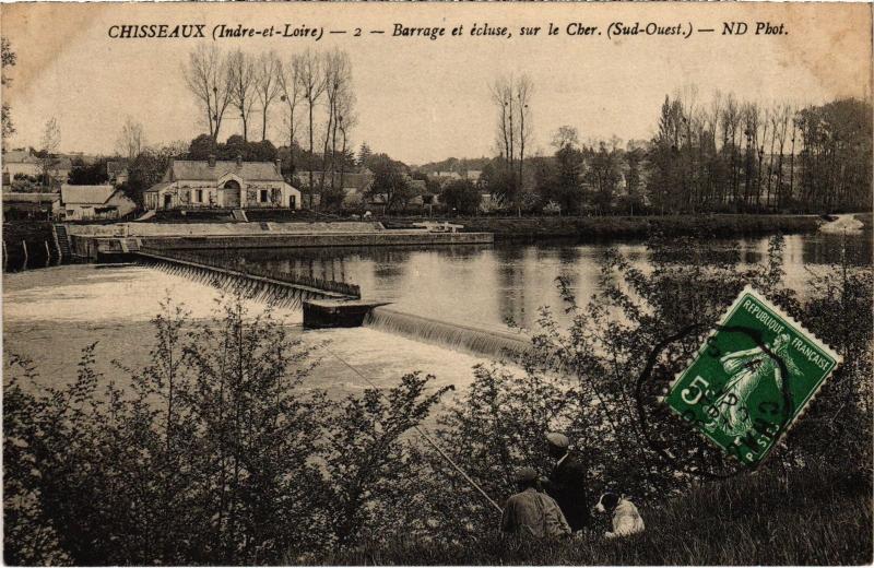 Carte postale ancienne Chisseaux Barrage et ecluse, s le Cher France à Chisseaux