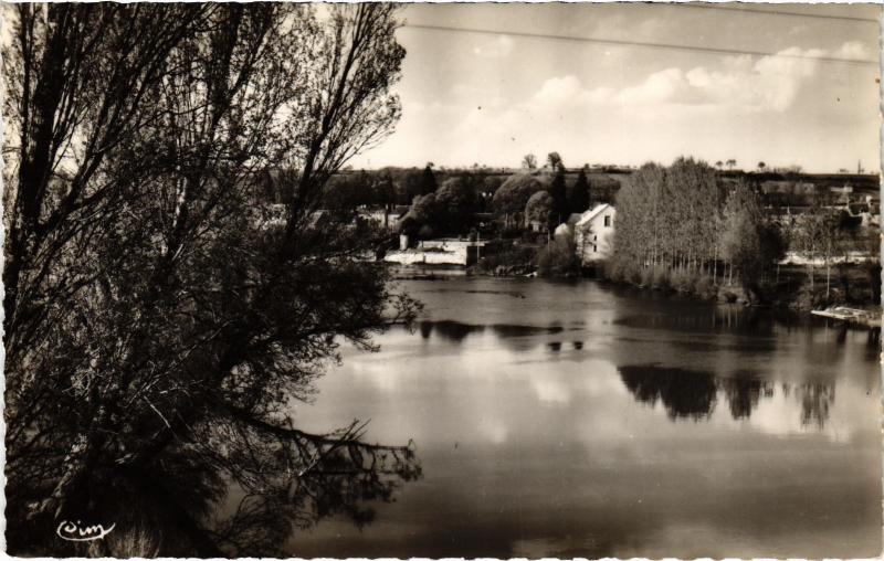 Carte postale ancienne Yzeures Bords de la Creuse France