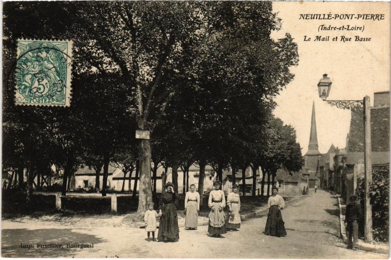 Carte postale ancienne Neuille pont Pierre La Mail et Rue Basse France à Neuil