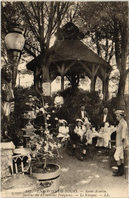 Carte postale ancienne Environs de Tours jardins du Restaurant Fouqueux France à Tours