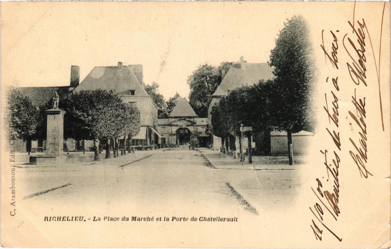 Carte postale ancienne Richelieu La Place du Marche et la Porte France à Richelieu