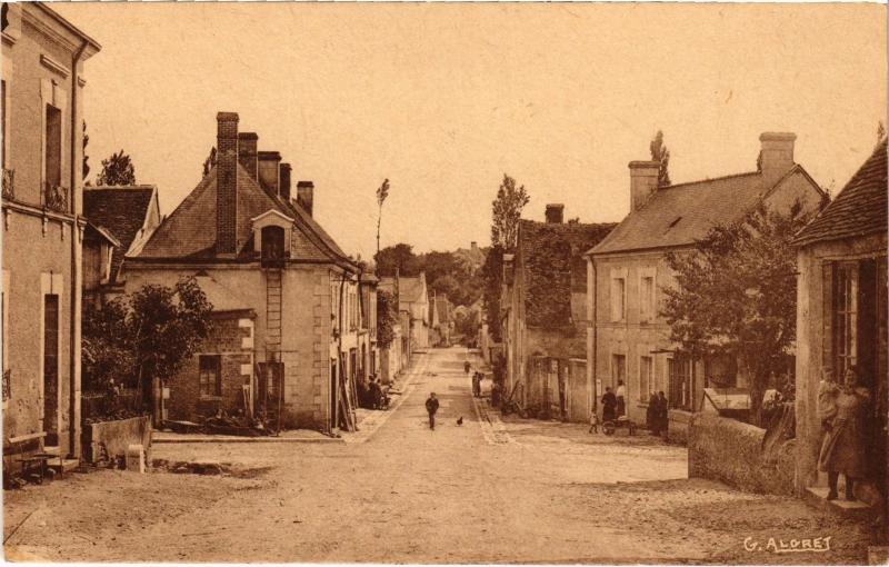 Carte postale ancienne Le Petit Pressigny Rue principale et route France au Petit-Pressigny