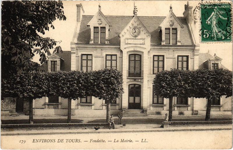 Carte postale ancienne Environs de Tours La Mairie France à Tours
