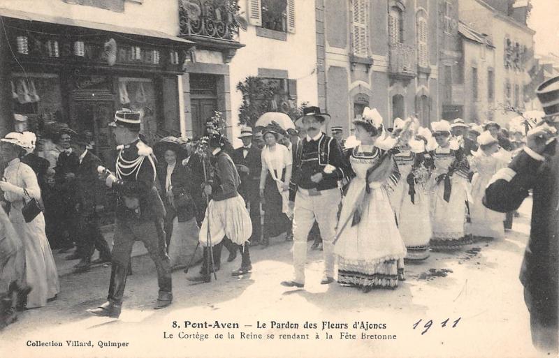 Carte postale ancienne Pont Aven - Le Pardon Des Fleurs D'Ajoncs - Le Cortege De La Reine Se Ren à Pont-Aven