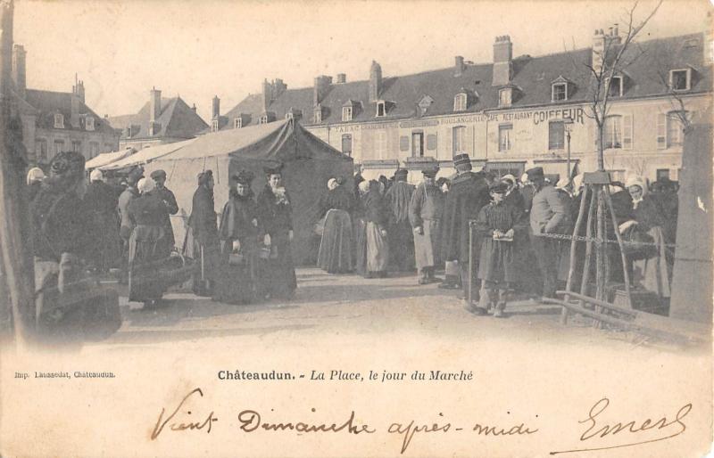 Carte postale ancienne Chateaudun - La Place - Le Jour Du Marche à Châteaudun