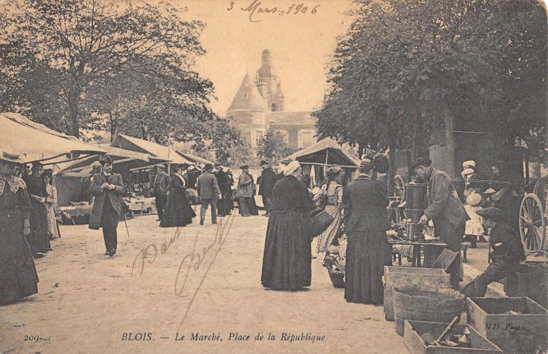 Carte postale ancienne Blois - Le Marche - Place De La Republique à Blois