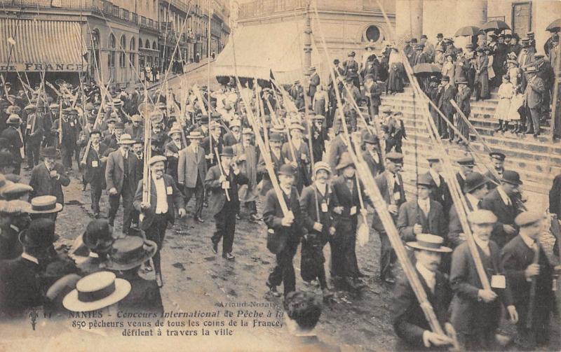 Carte postale ancienne Nantes - Concours International De Peche A La Ligne - 850 Pecheurs Defile à Nantes