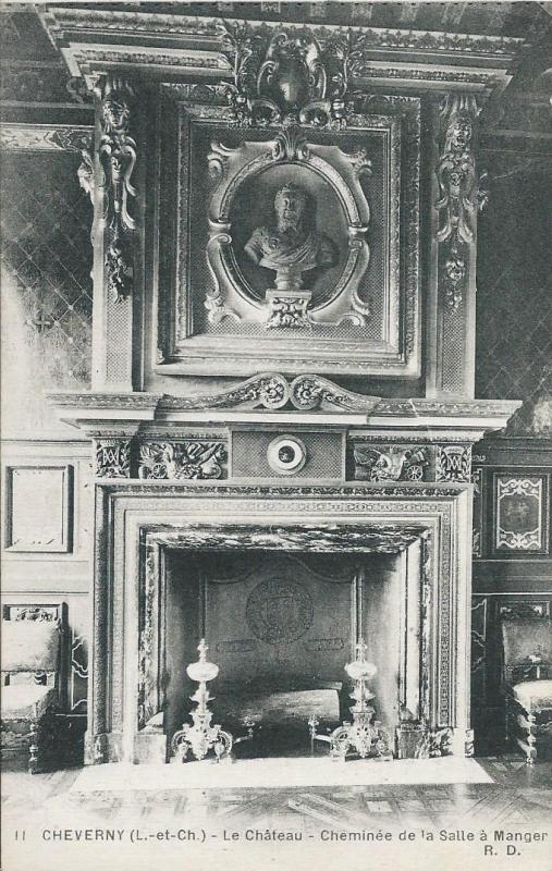 Carte postale ancienne Cheminée de la Salle à manger du Château de Cheverny à Cheverny