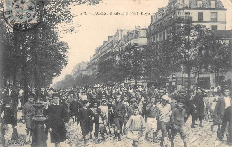 Carte postale ancienne Boulevard Port-Royal - Le 23e d'Infanterie à Paris 13e