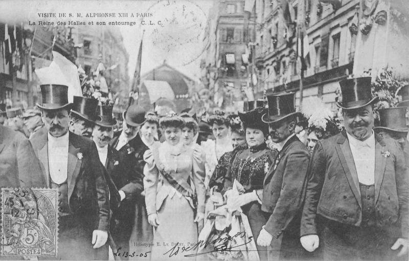 Carte postale ancienne Paris - Visite De S.M. Alphonse Xiii A Paris - La Reine Des Halles Et Son à Paris