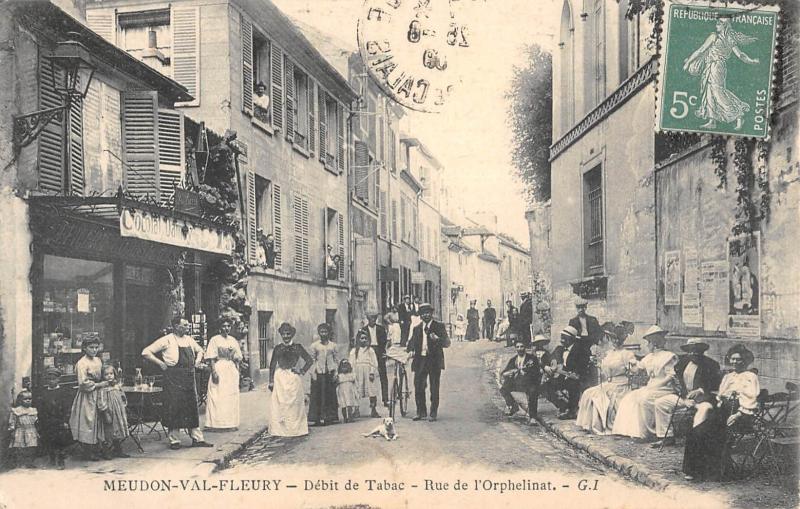 Carte postale ancienne Meudon Val Fleury - Debit De Tabac - Rue De L'Orphelinat à Meudon