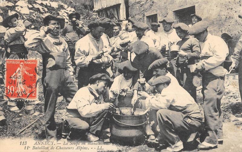 Carte postale ancienne Annecy - La Soupe En Manoeuvres - 11e Bataillon De Chasseurs Alpins à Annecy