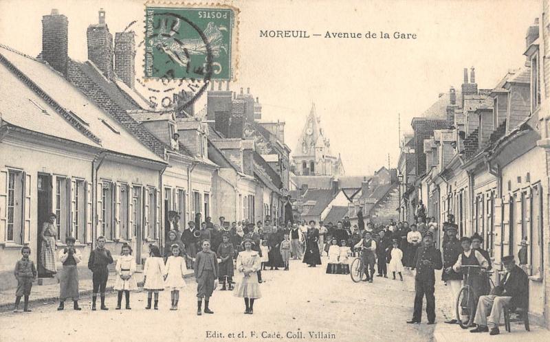 Carte postale ancienne Moreuil - Avenue De La Gare à Moreuil