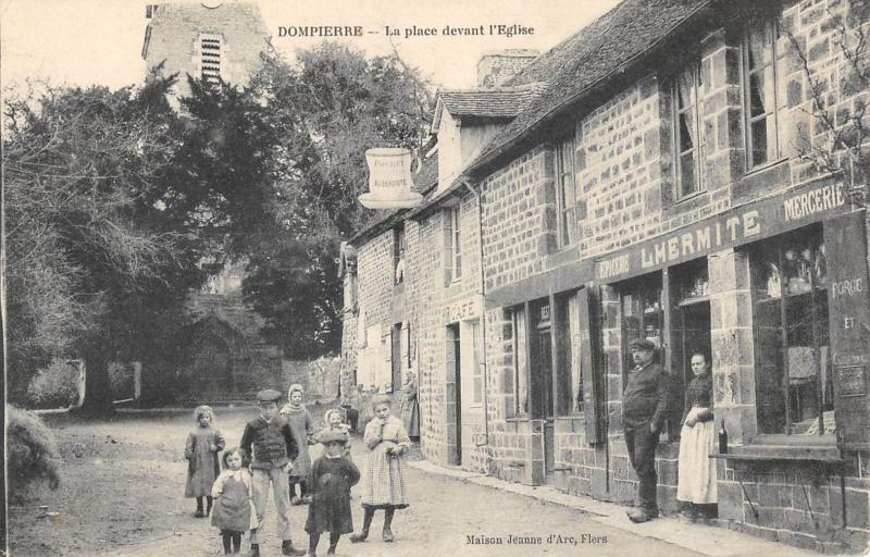 Carte postale ancienne Dompierre - La Place Devant L'Eglise à Dompierre