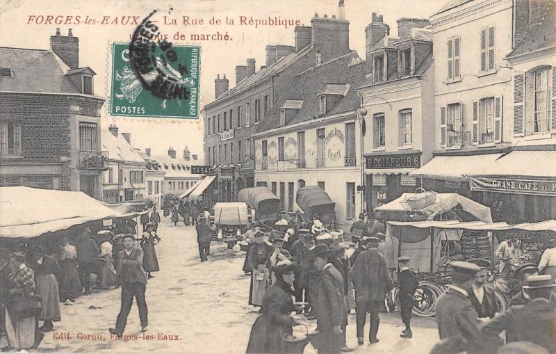 Carte postale ancienne Forges Les Eaux - La Rue De La Republique - Un Jour De Marche à Forges-les-Eaux