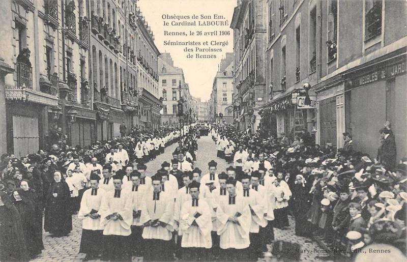 Carte postale ancienne Rennes - Obseques De Son Em.le Cardinal Laboure - Le Clerge Seminaristes à Rennes