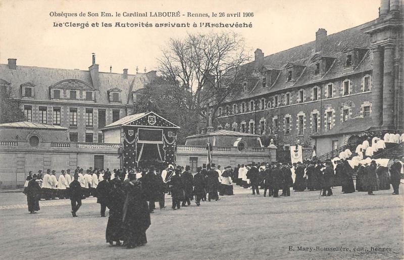 Carte postale ancienne Rennes - Obseques De Son Em.le Cardinal Laboure - Le Clerge Et Les Autori à Rennes