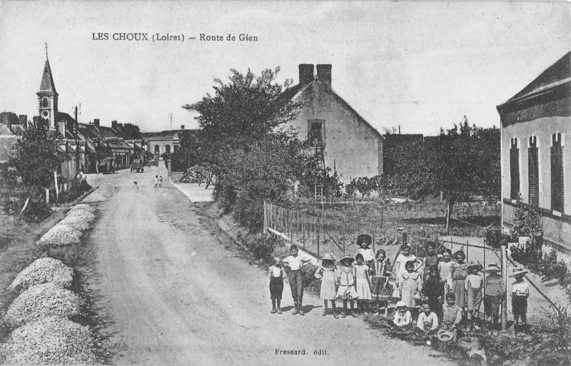 Carte postale ancienne Les Choux - Route De Gien aux Choux