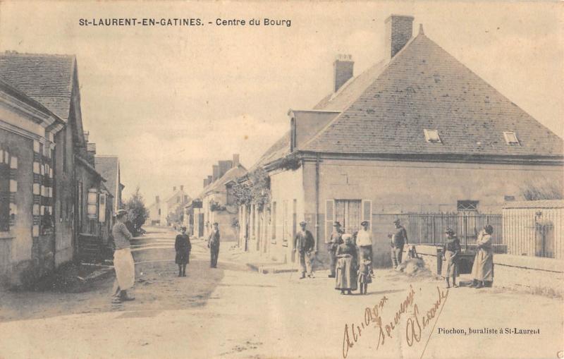 Carte postale ancienne Saint Laurent En Gatines - Centre Du Bourg à Saint-Laurent-en-Gâtines
