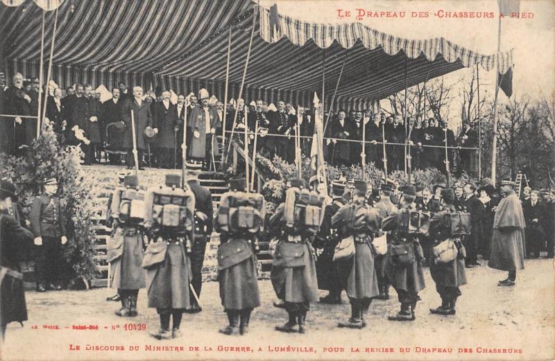 Carte postale ancienne Luneville - Le Discours Du Ministre De La Guerre Pour La Remise Des Drape à Lunéville