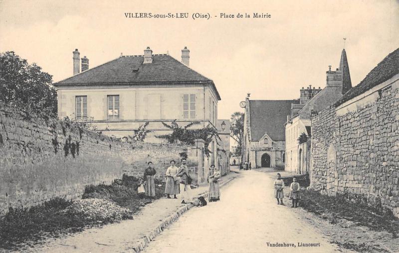 Carte postale ancienne Villers Sous Saint Leu - Place De La Mairie à Villers-sous-Saint-Leu