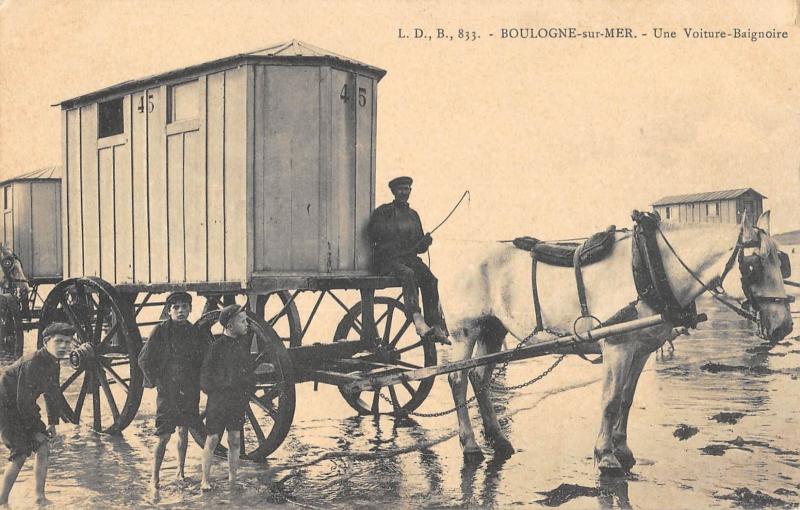 Carte postale ancienne Boulogne Sur Mer - Une Voiture Baignoire à Boulogne-sur-Mer