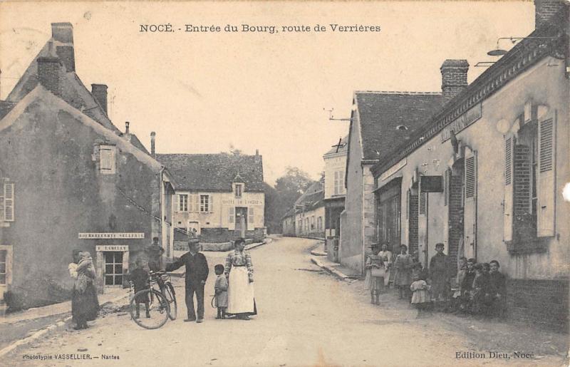 Carte postale ancienne Noce - Entree Du Bourg - Route De Verrieres