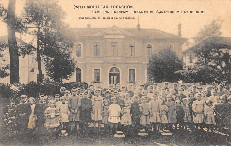 Carte postale ancienne Moulleau Arcachon - Pavillon Egremy - Enfats Du Sanatorium Catholique à Arcachon