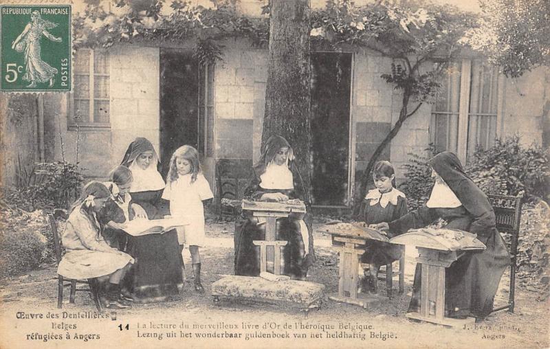 Carte postale ancienne Oeuvre Des Dentellieres Belges Refugiees A Angers à Angers