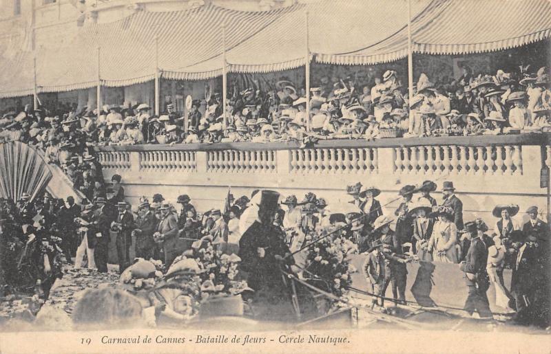 Carte postale ancienne Carnaval De Cannes - Bataille De Fleurs - Cercle Nautique - cliché rare à Cannes
