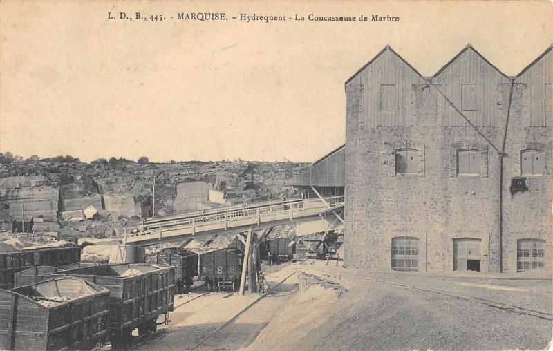 Carte postale ancienne Marquise - Hydrequent - La Concasseuse De Marbre à Marquise