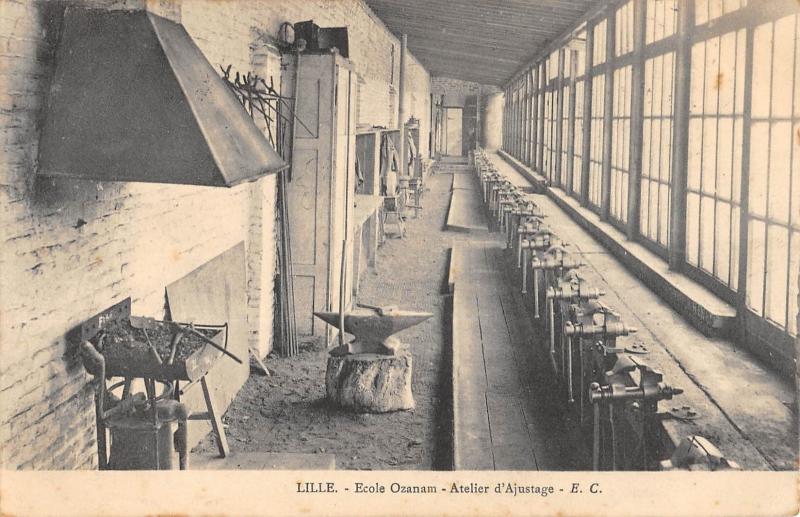 Carte postale ancienne Lille - Ecole Ozanam - Atelier D'Ajustage - cpa rare à Lille