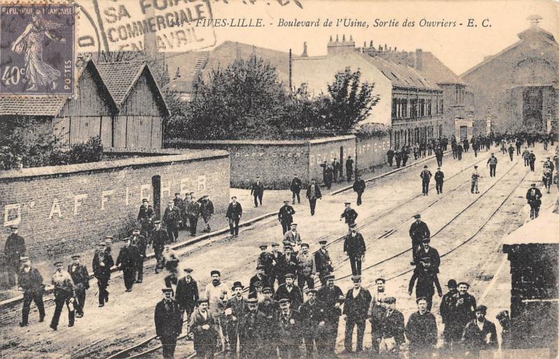 Carte postale ancienne Fives Lille - Boulevard De L'Usine - Sortie Des Ouvriers à Lille