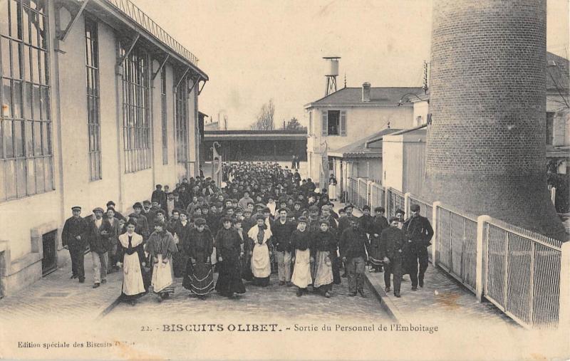 Carte postale ancienne Nantes - Biscuits Olibet - Sortie Du Personnel De L'Emboitage à Nantes