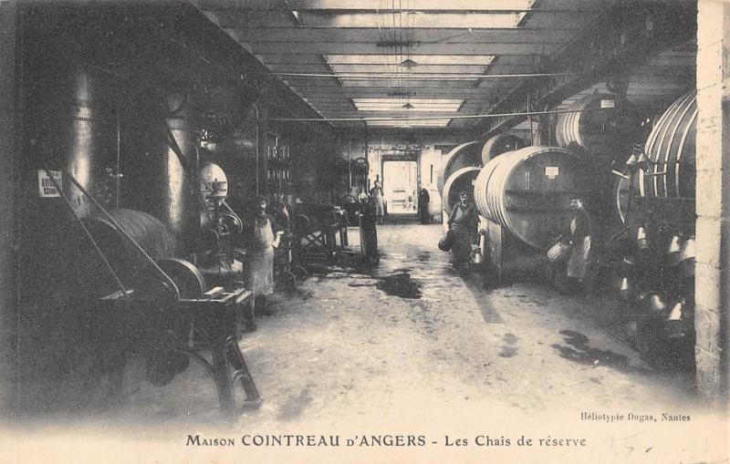 Carte postale ancienne Angers - Maison Cointreau - Les Chais De Reserve à Angers